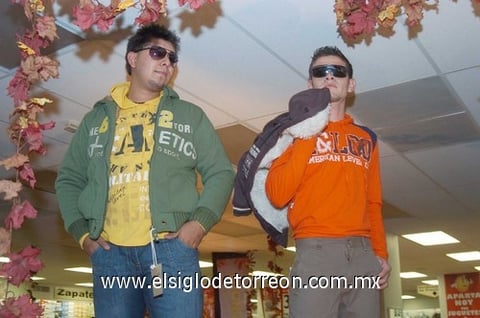 31102010 Presentan la moda varonil otoño-invierno.