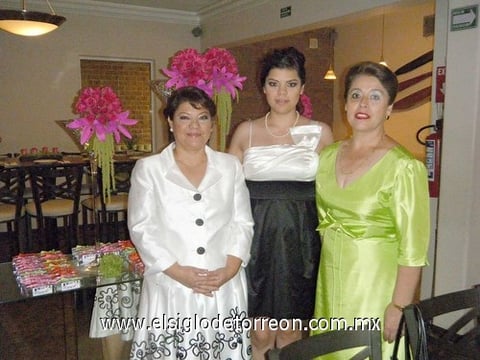 31102010 Marisol Hermosillo Luján recibió un agradable festejo pues pronto dejará la soltería. La amena despedida de soltera fue organizada por su mamá Sra. Rocío Luján de Hermosillo y Sra. Leticia Díaz de Campos, su futura suegra.