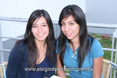 30102010 Charmein Izaguirre y Nallely Tapia.