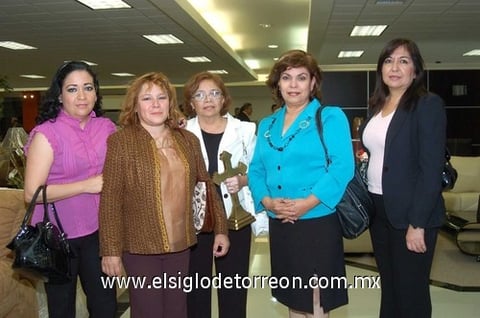 30102010 Paty Arias, Ángeles Maciel, Margarita Espino, Nayeli Volroy y Rosario Morales. EL SIGLO DE TORREÓN / JESÚS HERNÁNDEZ