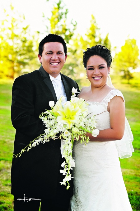Señorita Milagros López Almeida y señor Luis Enrique García Soriano, en la parroquia de San Pedro Apóstol, contrajeron matrimonio el dos de octubre de 2010. Los acompañaron sus padres señores Jesús López Ramírez y María del Socorro Almeida González; Tito Armando García Reyes y Rosa Isela Soriano Morales.

Maqueda Fotografía
