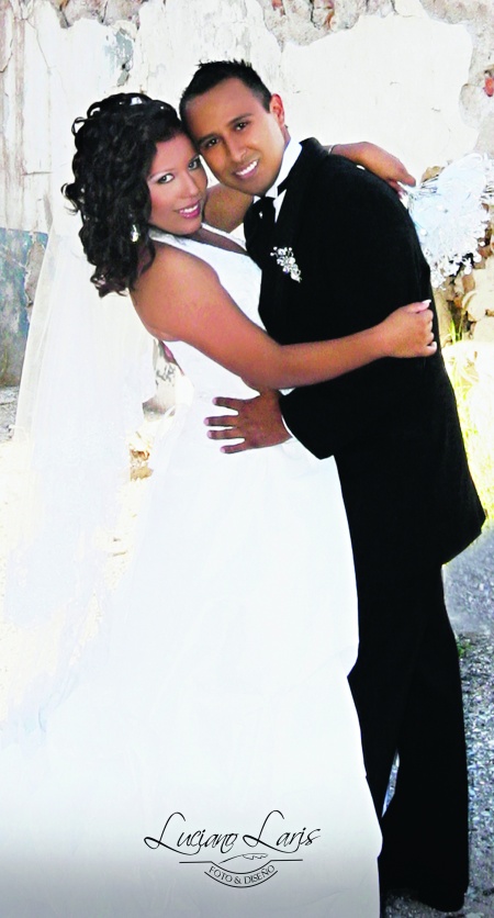 Arq. Martha Valeria Cabello Cruz y Arq. Javier Sánchez Sánchez unieron sus vidas en matrimonio el nueve de octubre de 2010 en la capellanía de La Inmaculada Concepción. Ellos son hijos de los señores Roberto Cabello Adame y Graciela Cruz de Cabello; Francisco Javier Sánchez Martínez y Marisela Alicia Sánchez Valero.

Luciano Laris Fotografía