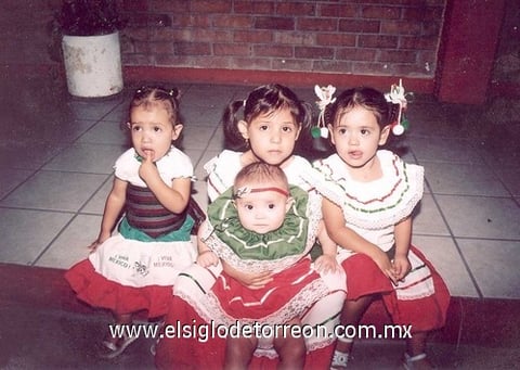 04112010 María Regina, Renata, Ayari y Camila, nietas de María Asunción Carmona y Abdón Rodríguez Rubio.