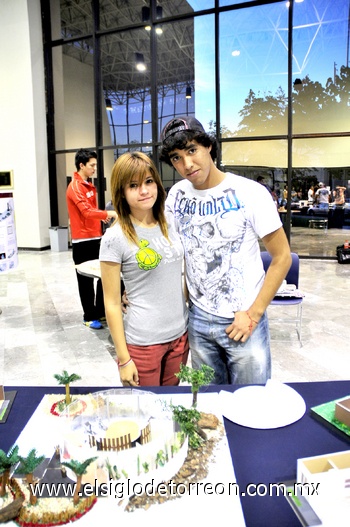 05112010 Estudiantes. Cynthia Calzada y Axel Ortiz.
