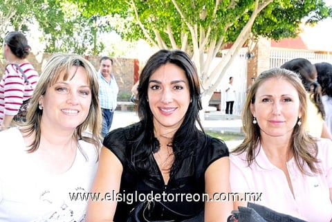 05112010 Elena, Chacha y Maripili.