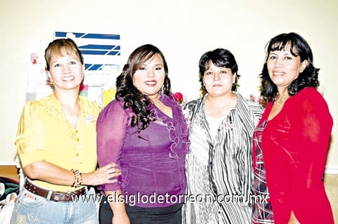 05112010 Rocío Karina Vallejo Rodríguez fue homenajeada con una despedida de soltera, organizada por María del Socorro Rodríguez, Aracely Jiménez y Silvia.