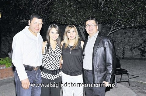 07112010 Jaime Rodríguez, Jéssica de la Torre, Paloma Mendoza de Corrales y Alfredo Corrales, presentes en reciente festejo.