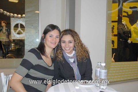 07112010 Mayra Rentería de Prieto y Lorena Almaguer.