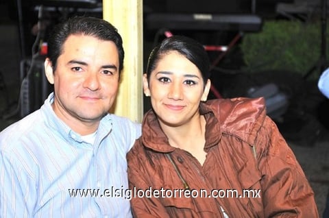 06112010 Jesús Mireles Valle, Farrah L. Hernández y Aarón Hernández festejando su cumpleaños.