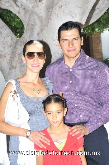 06112010 Monserrat, Sergio y Greta.  EL SIGLO DE TORREÓN/ ÉRICK SOTOMAYOR