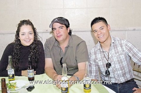 07112010 Sofi Portillo, Jesús Mendoza y Joel Gutiérrez.