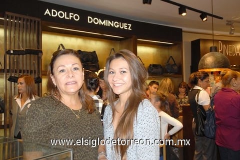 07112010 Graciela de González y Sofía González.