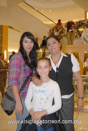 07112010 Cony Moreno, Martha Moreno y Clara Moreno.