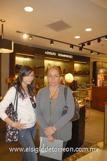 07112010 Patricia Cuéllar y Mabel Oranda.