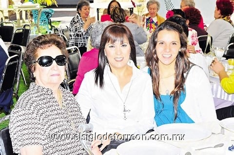 07112010 Rosario Llamas de Silva, Margarita Silva de Aguirre y Marisol Aguirre.
