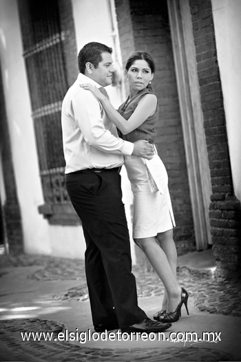 07112010 Cecilia María Villalobos Becerra y Ricardo Castro Urbina efectuaron su presentación religiosa el 15 de octubre en la parroquia de San Pedro Apóstol.- Maqueda Fotografía