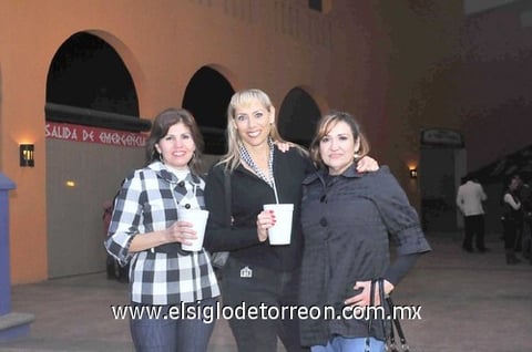 08112010 Laura Gurrola, Isabel Teele y Cope Becerra. EL SIGLO DE TORREÓN / ÉRICK SOTOMAYOR