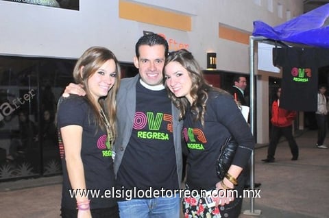 08112010 Brenda, Franck y Lourdes.