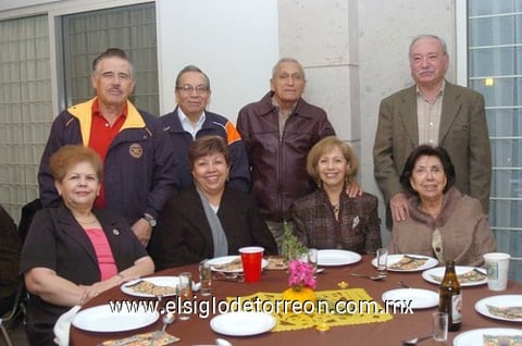 10112010 Raúl y Elva, Javier y Jose, Jesús y Yolanda, y Carlos y Elva.