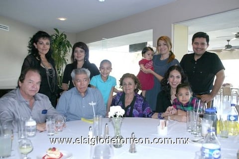 10112010 Roberto, Antonio, Delfina, Marcela, Karime, Trisha, Samara, Sharon, José Arturo y dos pequeñitas.