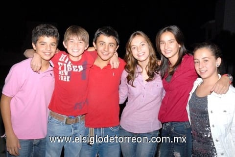 Pedro, Mauricio, Raúl, Paty, Laura y Sofía.
