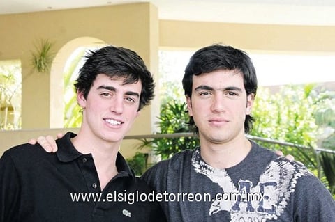 Alejandro y Gabriel.