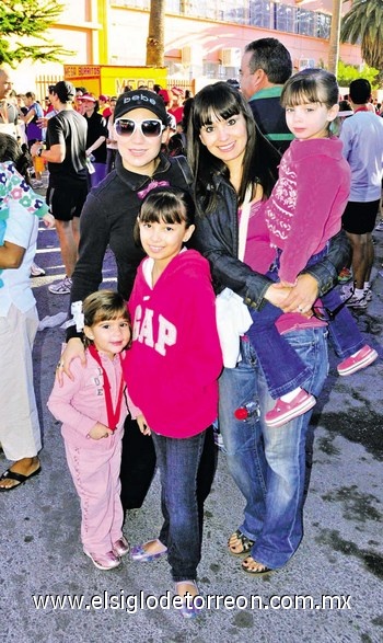 Alejandra, Mónica, Valeria, Ana Isabel y María José.