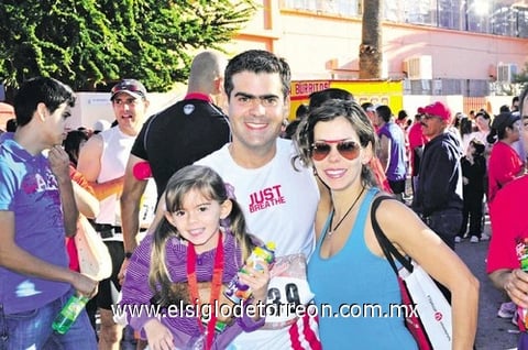 Ángel, la pequeña María y Sabina.