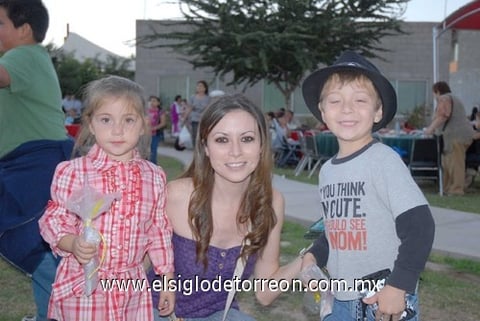 Camila, Viridiana y Mauricio.