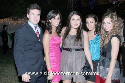 Pablo, Cristina, Laura, Maribel y María Isabel.