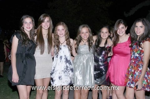 Andrea, Bárbara, Frida, Venny, Geno, Valeria y Ariana.