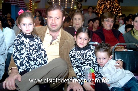 11112010 Paula, Jorge, Andrea y Bernardo Sada.