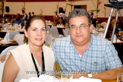 11112010 Antonio Burillo y Mary Carmen, Carlos Aguirre y Martha, Rafael Díaz y Gaby.