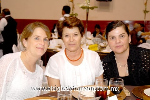 11112010 Cristina, Anita y Bibi.