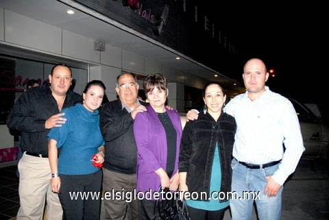 12112010 Gerardo y Érika de Páramo, José y Lety de González, Maru y Jesús González.