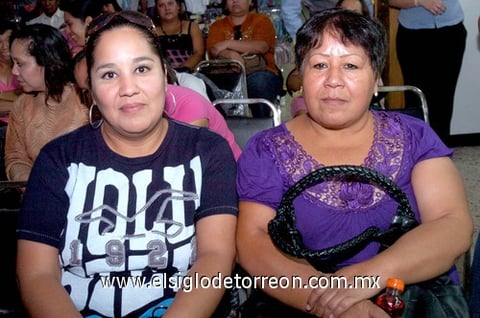 12112010 Rosario Morales y Mabel Morales.