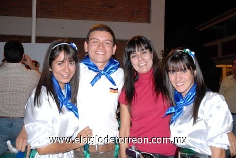 14112010 Andrea, Diego, Adriana y Gisela.