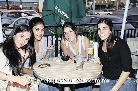 14112010 Judith Díaz, Tere Valles, Jaqueline Mercado y Anel Campa.