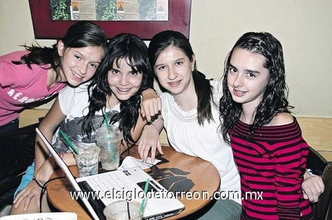 14112010 Marce Gutiérrez, Miranda Arredondo, Alejandra Gutiérrez y Caro Stackpole.