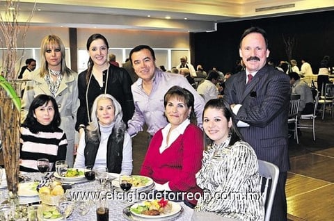14112010 Aleyda, Guadalupe, Vicky, Nayely, Mary Carmen, Jéssica, Mundo y Eduardo.