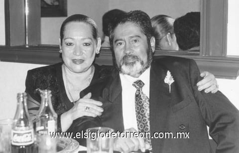 14112010 Profra. Martha O. de Moreno e Ing. M.C. Leopoldo Moreno Díaz celebraron 35 años de casados junto a familiares y amigos, los acompañaron sus hijas: Ing. Química María Martha Moreno Ortiz, Ing. Elizabeth Moreno Ortiz, Lic. Julia Moreno Ortiz y C.P. Dennise Aurora Moreno Ortiz.