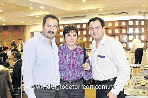 14112010 Jesús Robles, Laura Sada y Alberto Torres.