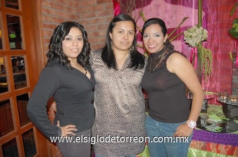 14112010 Monserrat Jaramillo, Claudia Barraza y Evelyn Robles.