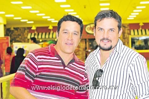 14112010  Jesús Smith y Roger Peniche.
