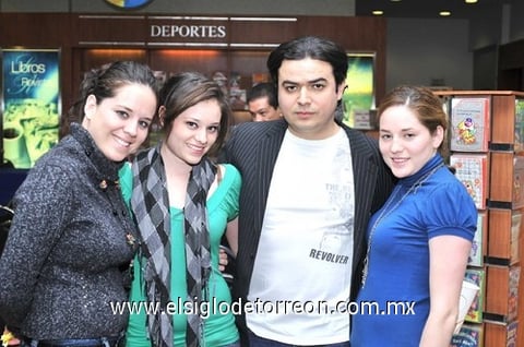 13112010 Perla Castañeda, Esmeralda Castañeda, Alex Rodríguez y Rubí Castañeda.