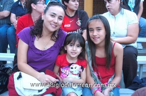 13112010 Marisa, Marcela y Miranda.