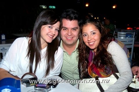 16112010 Karen, Emmanuel y Liliana.