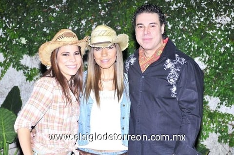 15112010 Ana Laura, Doris y Javier.