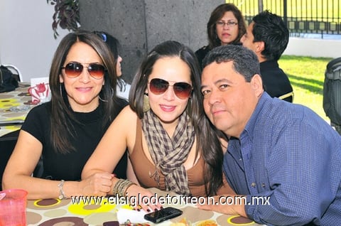 17112010 Cynthia de Borbolla, Luly Verdeja de Zamora y Francisco Zamora.