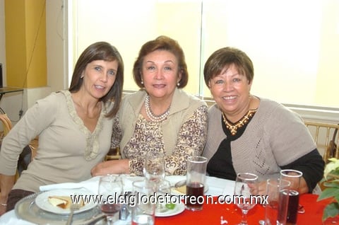 17112010 Angelina Vera, Ángeles Balcázar y Jose Ruiz.